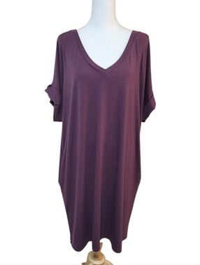 Zenana Outfitters Plum V-Neck Short Sleeve Tunic Top With Pockets.